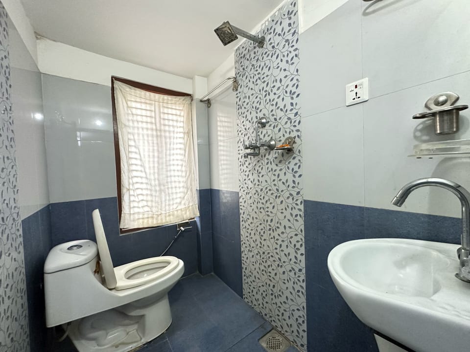 Family Room, 2 Bedrooms, Allergy Friendly | Bathroom | Slippers, towels