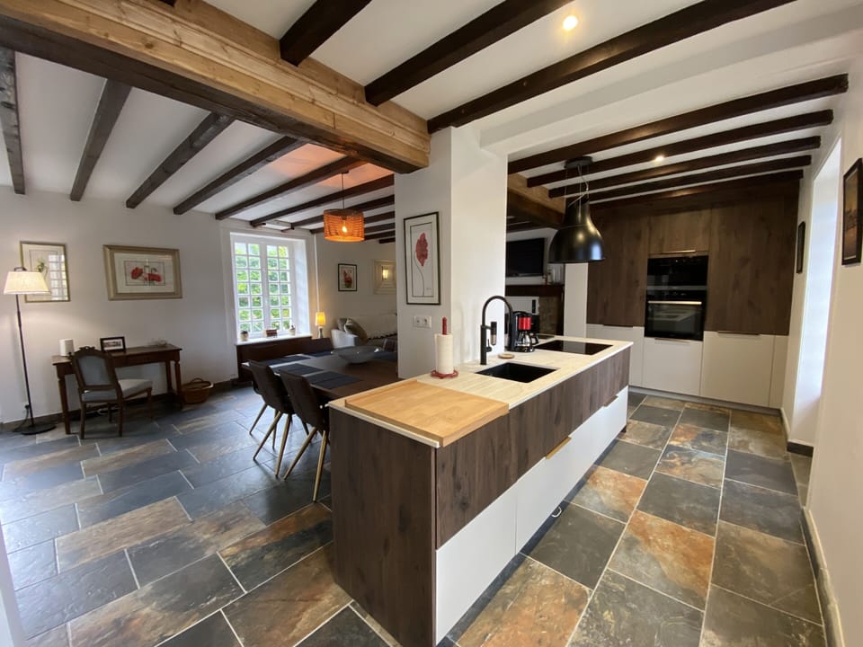 Deluxe Cottage, Private Bathroom | Private kitchen