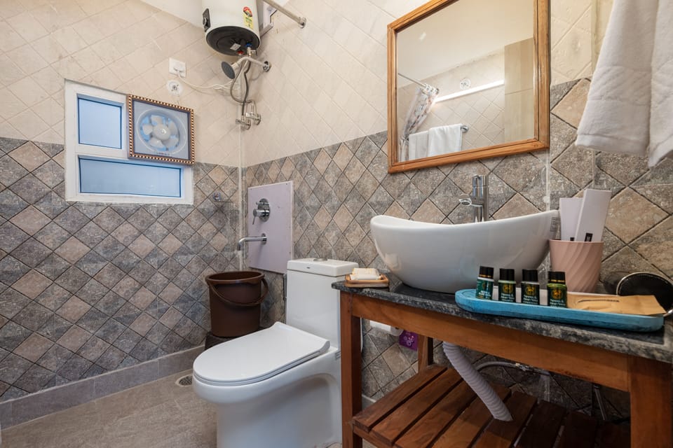 Standard Double Room | Bathroom