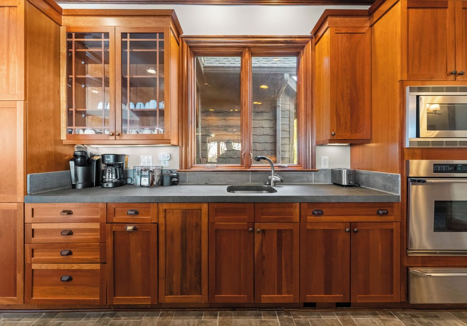 Gorgeous kitchen - lots of counter space, bar seating. Viking appliances for all the chefs in your crew!