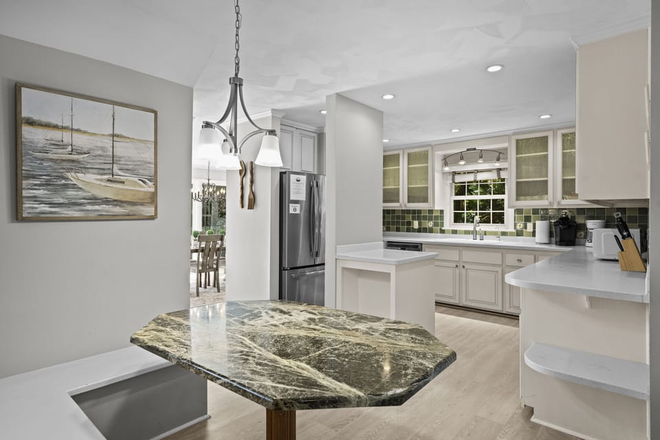 Open concept kitchen, easy access to all lower level rooms.