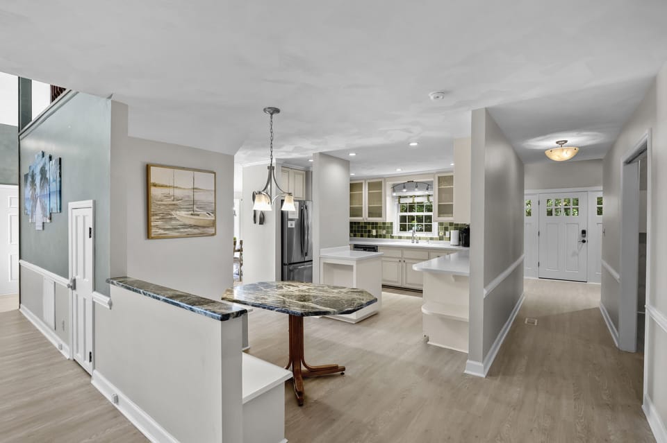 Newly renovated kitchen - eat in nook & dining room off kitchen.
