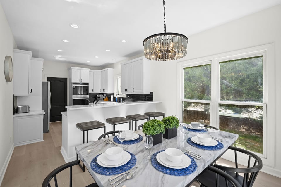 Eat in kitchen area seating 6 with four bar stools.