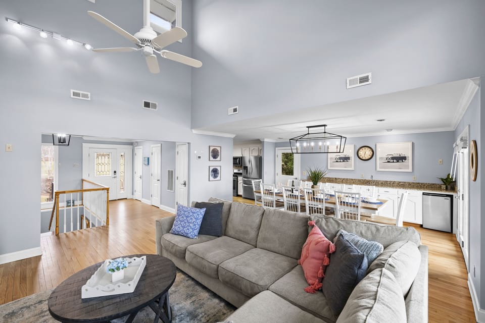 Living & dining spaces blend seamlessly.