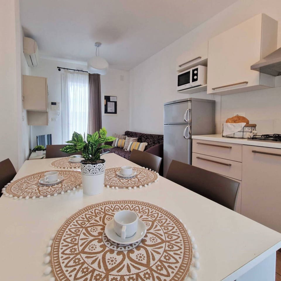 Apartment, 2 Bedrooms, Terrace | Dining room