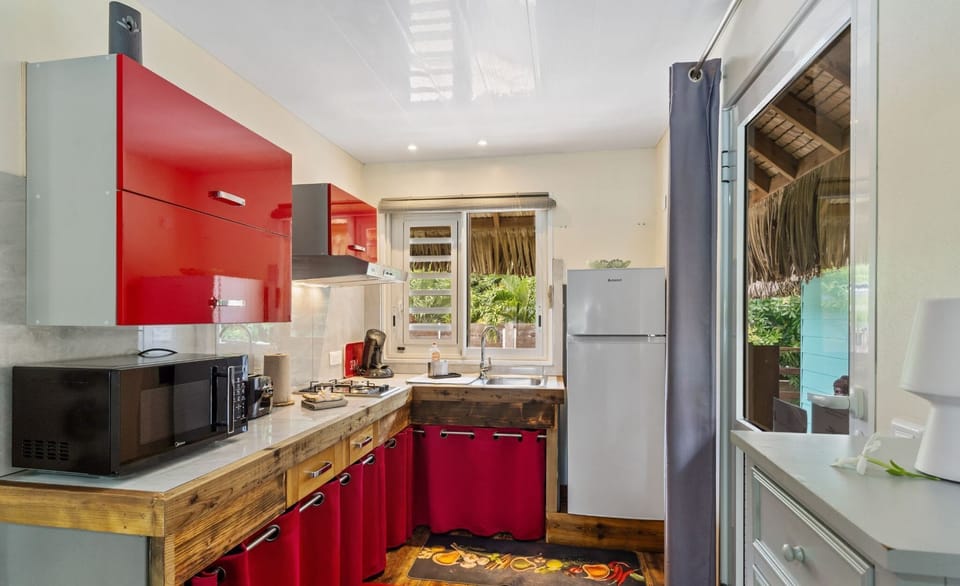Fully equipped kitchen for easy vacation cooking.