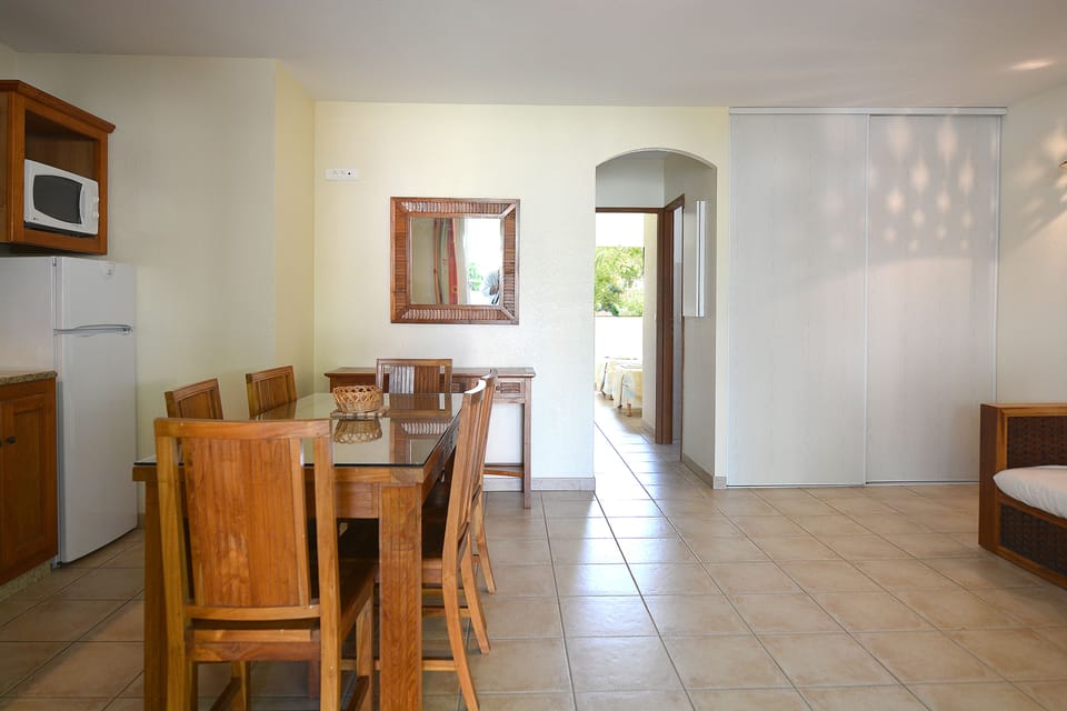 Apartment, 2 Bedrooms, Terrace, Garden View, for 6 people | Living area | 55-inch TV with satellite channels