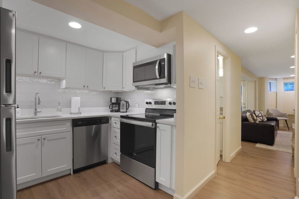 Modern and cozy unit in DC! 