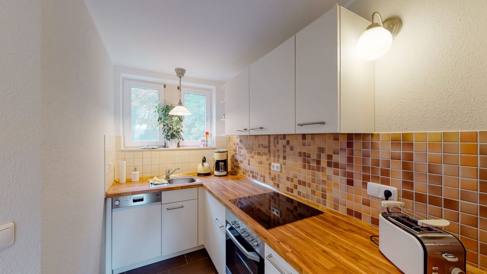 Deluxe Suite | Private kitchen | Shared fridge, microwave, espresso maker, highchair
