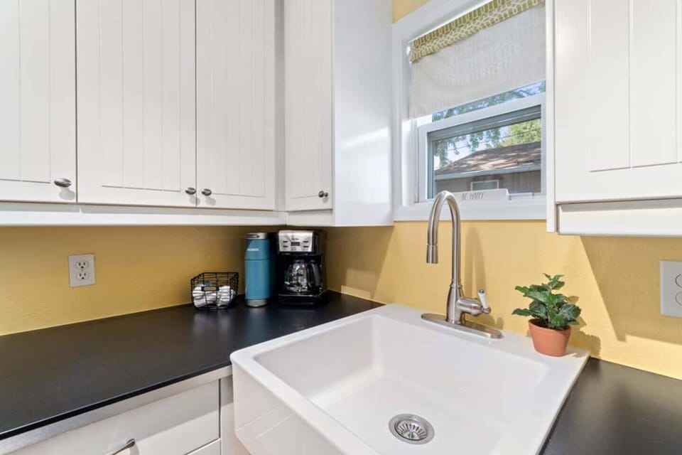 Coffee Pot & Keurig (pods provided)