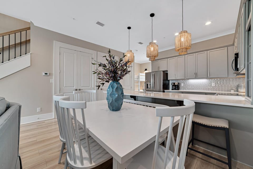 House, Multiple Beds, Balcony, Partial Ocean View | Private kitchen | Fridge, microwave, oven, stovetop