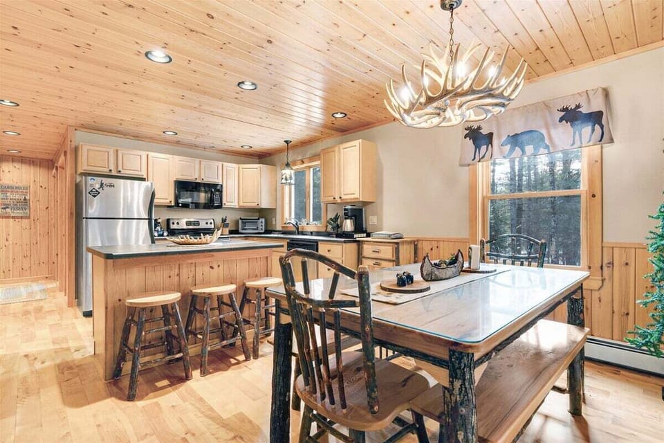 Dining/kitchen area