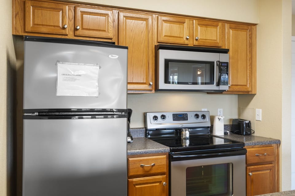 Full Kitchen with Major Appliances - Great for a morning breakfast before hitting the water!