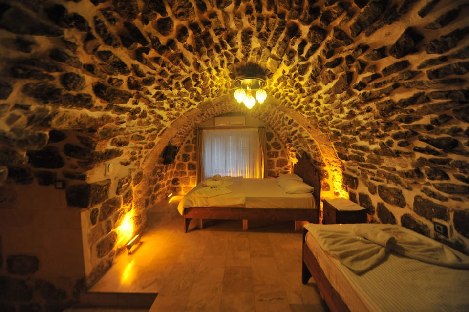 ARTUKHAN ROOM | Egyptian cotton sheets, premium bedding, memory foam beds, free WiFi