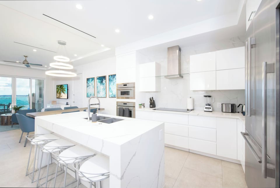 Kitchen island with breakfast bar seating.