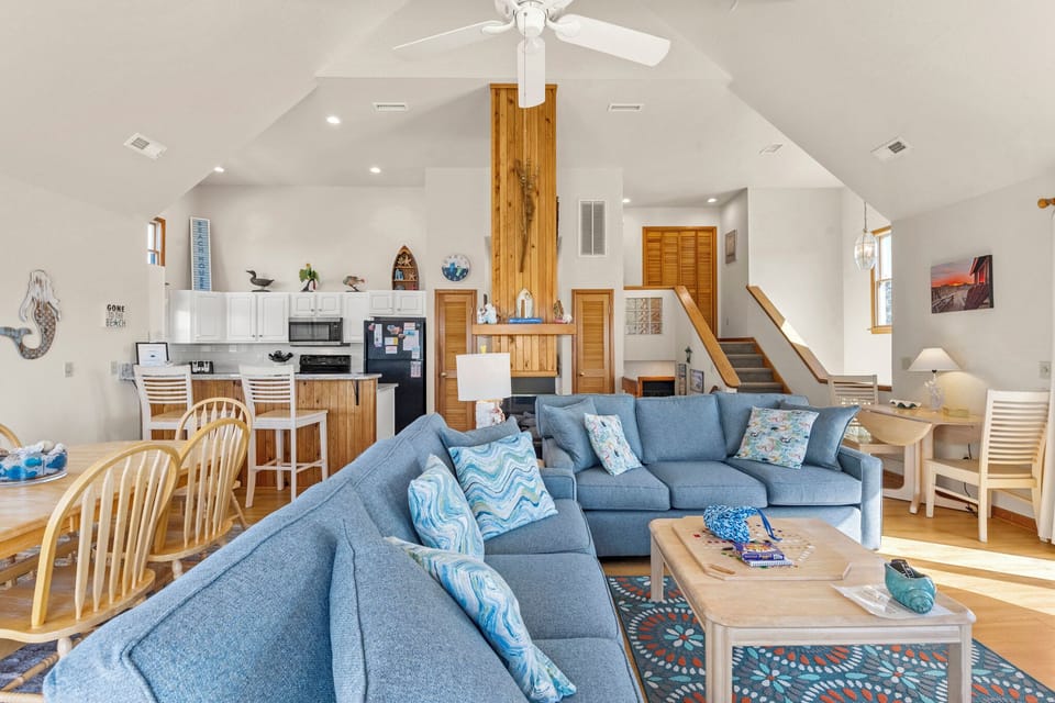 DU02: How Sweet The Sound | Top Level Living Area
