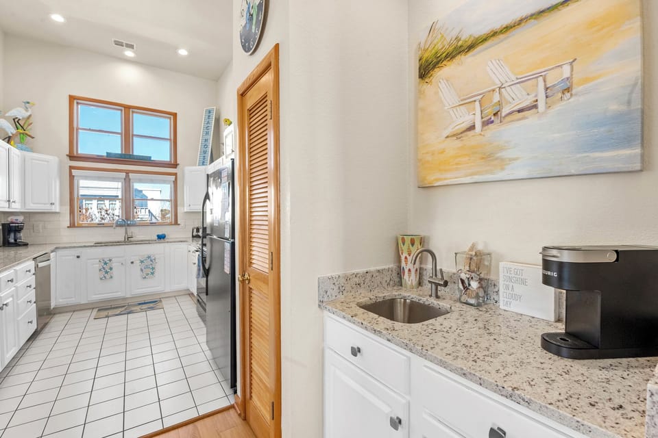 DU02: How Sweet The Sound | Top Level Living Area - Wet Bar