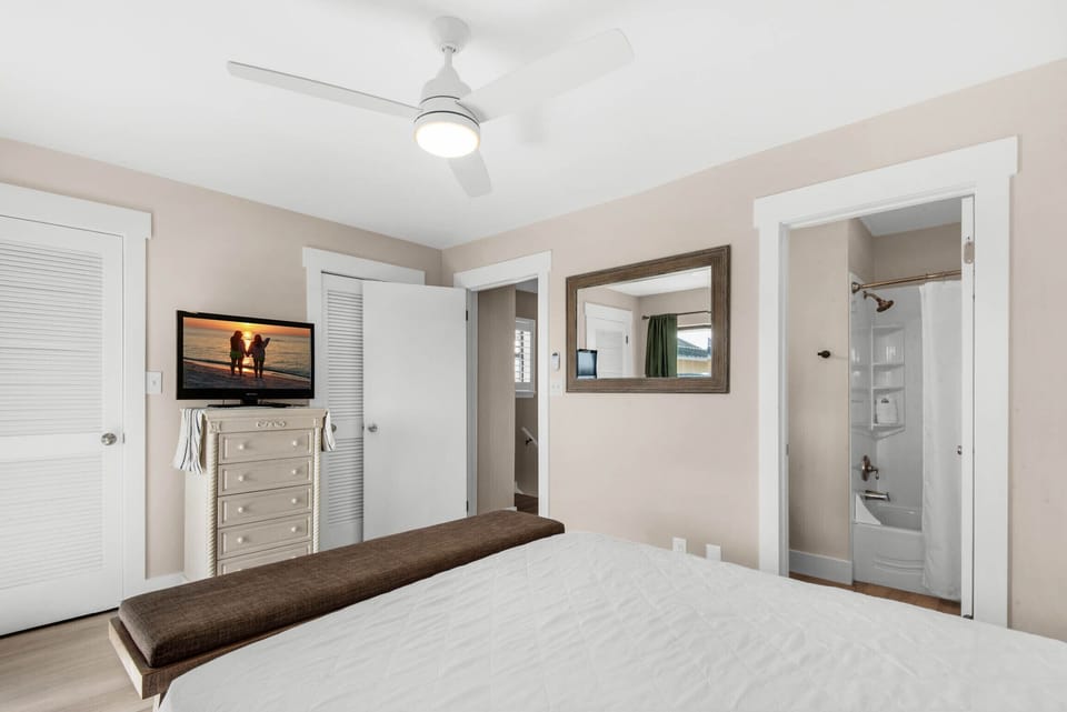 Guest bedroom suite