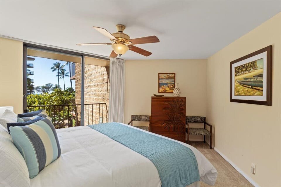 Access to lanai from bedroom