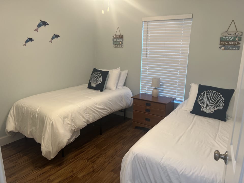 Upstairs bedroom with twin beds and smart TV perfect for the kids.