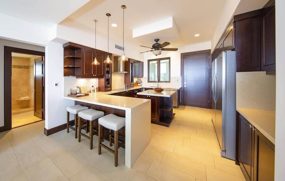 Gourmet kitchen, fully stocked