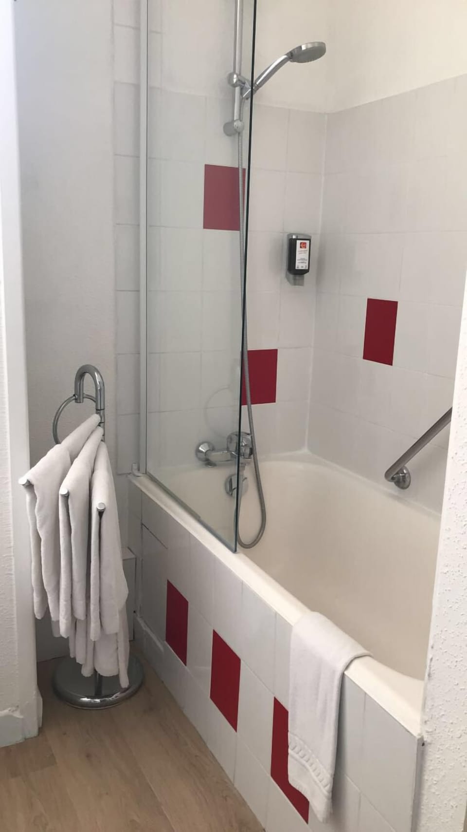 Triple Room, Balcony | Bathroom | Combined shower/tub, free toiletries, hair dryer, towels