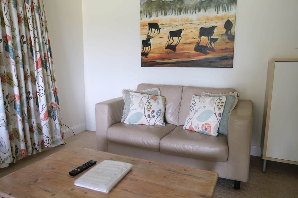 Cottage Lounge