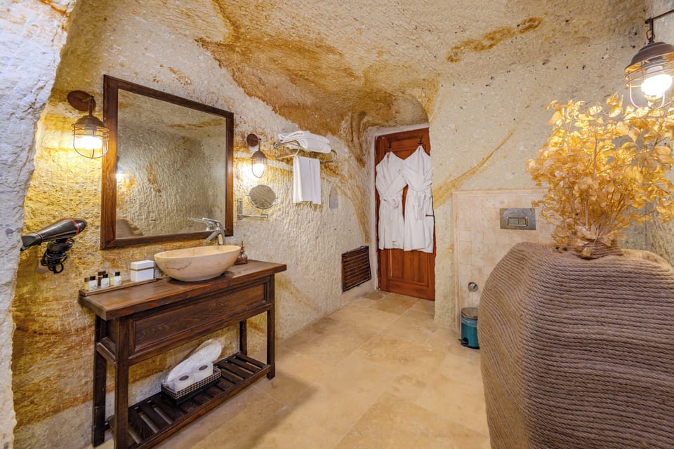 Honeymoon Suite, Jetted Tub | Bathroom | Designer toiletries, hair dryer, bathrobes, slippers