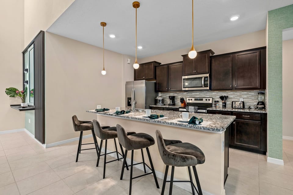 Unwind from the hustle and bustle of theme parks by cooking a delicious meal in our Chef's kitchen – the perfect recipe for a relaxing evening!
