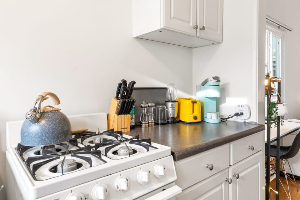 Fully equipped kitchen.