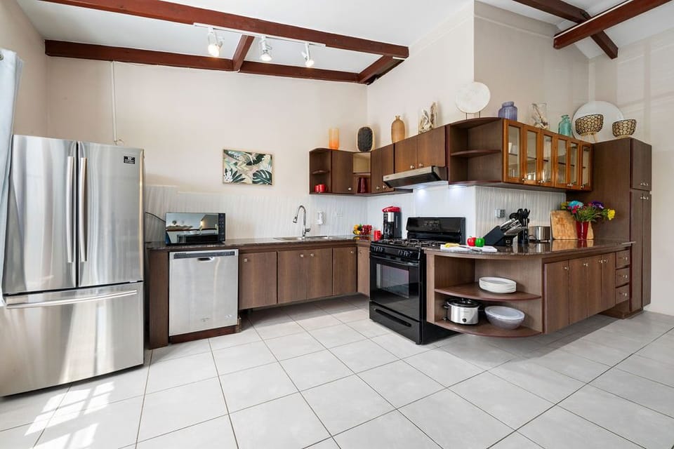 ~Sleeps 12 ~Spacious ~Private Pool ~Great Location (15770)