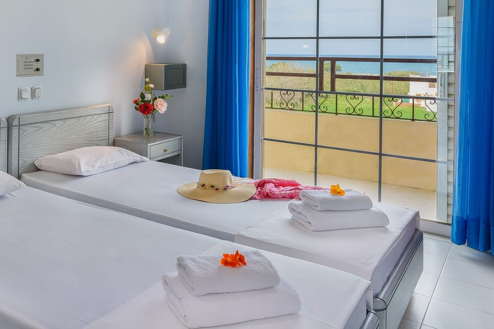 Studio (Triple) | In-room safe, iron/ironing board