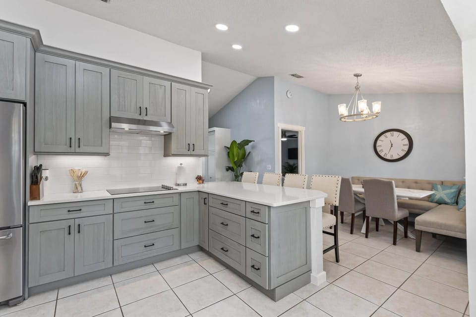 Kitchen & Dining Area