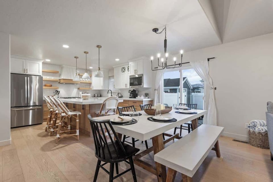 Kitchen and dining area! 
