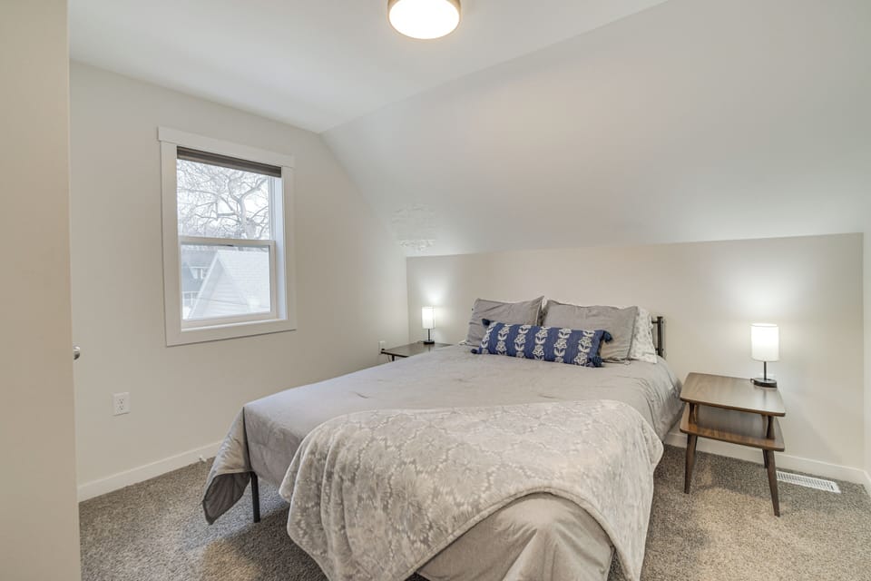 Dog-friendly Home < 1 Mi to Downtown Fargo! Cottage in Moorhead