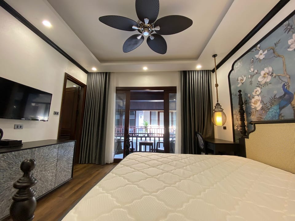 In-room safe, desk, blackout drapes, soundproofing
