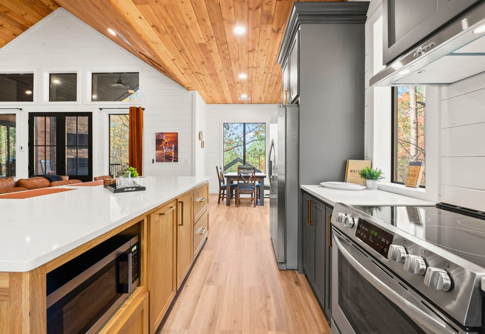 Open space, modern touches – your culinary canvas awaits. Whip up your favorite recipes in our sleek kitchen!