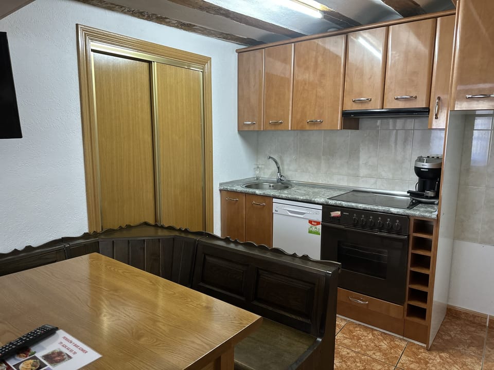 Classic Twin Room, Shared Bathroom (No 7 - 8) | Private kitchen