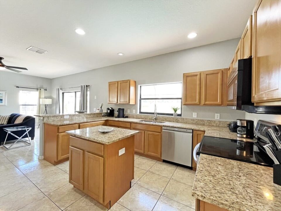 7-Kitchen.jpg