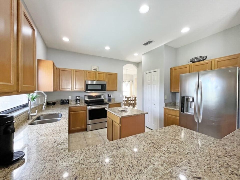 8-Kitchen.jpg