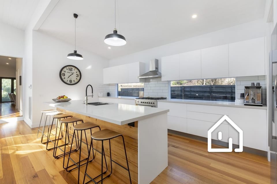 Well-equipped premium kitchen with  island bench and breakfast bar for 6