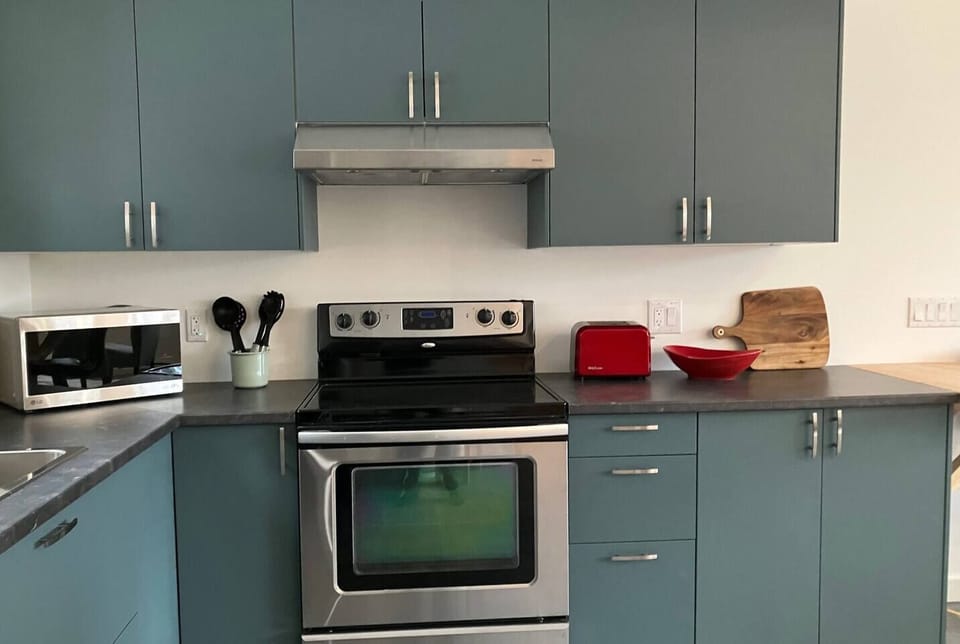 Fully equipped kitchen to whip up a meal and dishwasher for easy clean up.