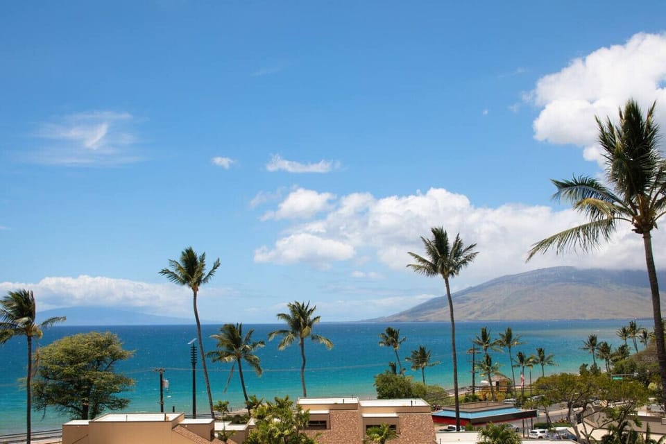 Panoramic 180° ocean, sunset, West Maui Mountain and Lanai Island views. Rising high above Kihei, the unit boasts some of the best views on the island. The double wide line is perfect for enjoying the views all day.