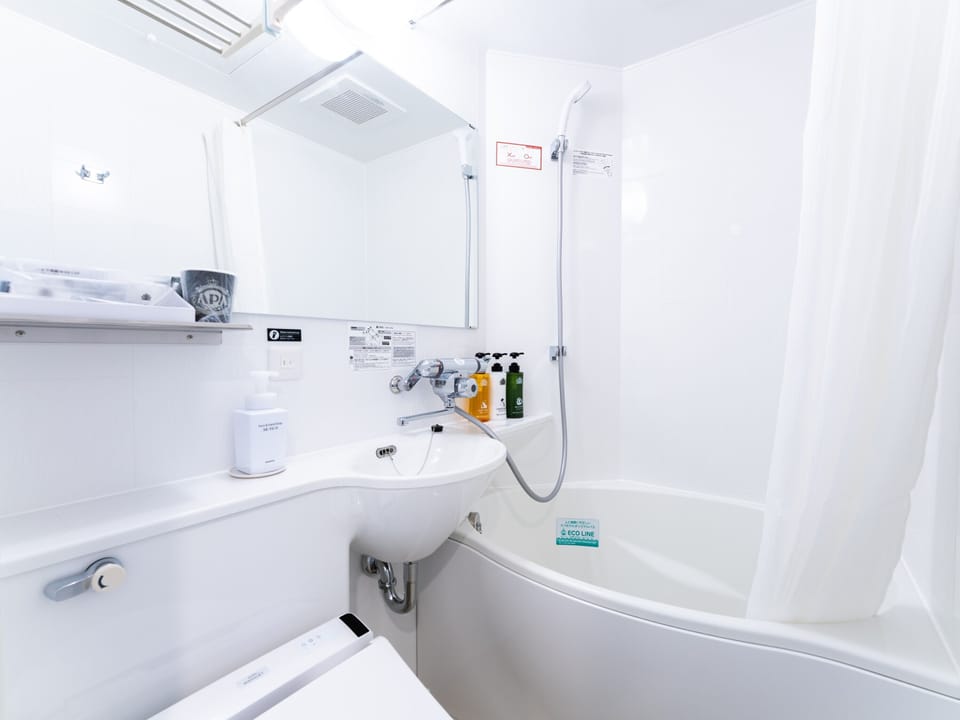 Combined shower/tub, free toiletries, hair dryer, slippers