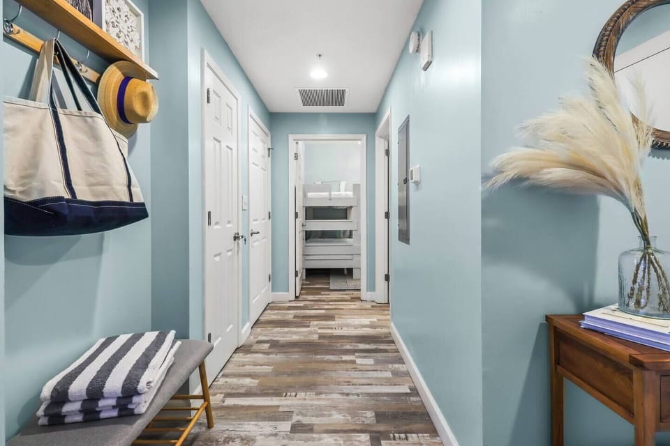 Way to 2nd Bedrooom