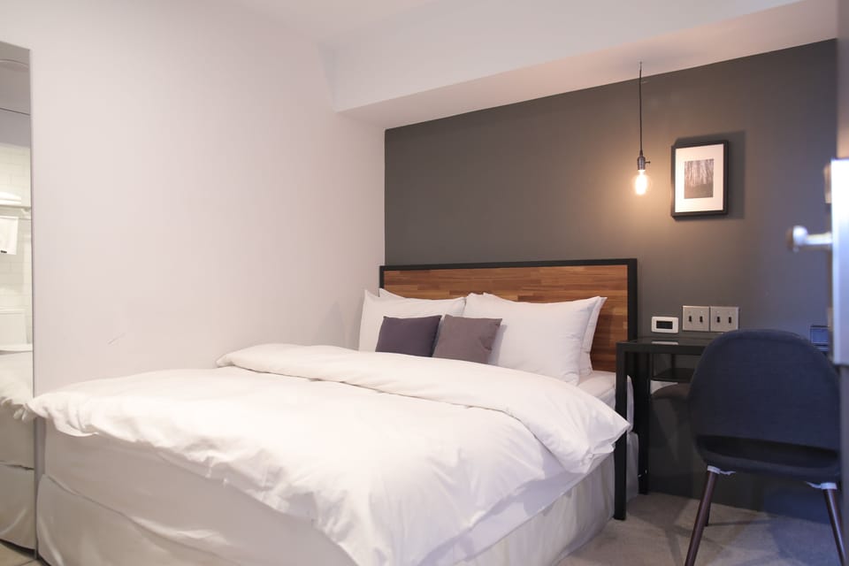 Double Bed Private Ensuite No Window, with Fresh Air Exchanger | Free WiFi, bed sheets