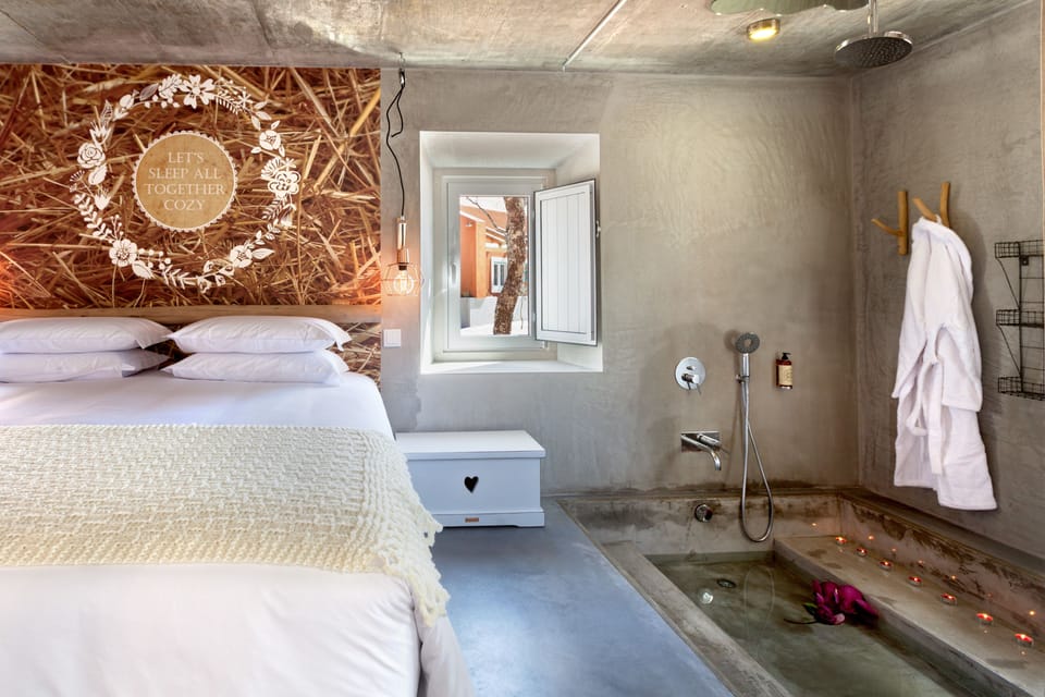 Superior Suite | Bathroom | Free toiletries, hair dryer, bathrobes, slippers