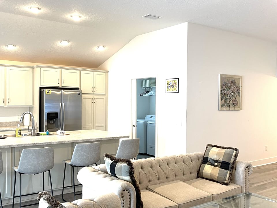 Kitchen & Laundry rooms
