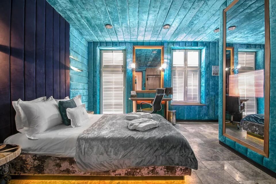 Double Room | Minibar, in-room safe, desk, iron/ironing board