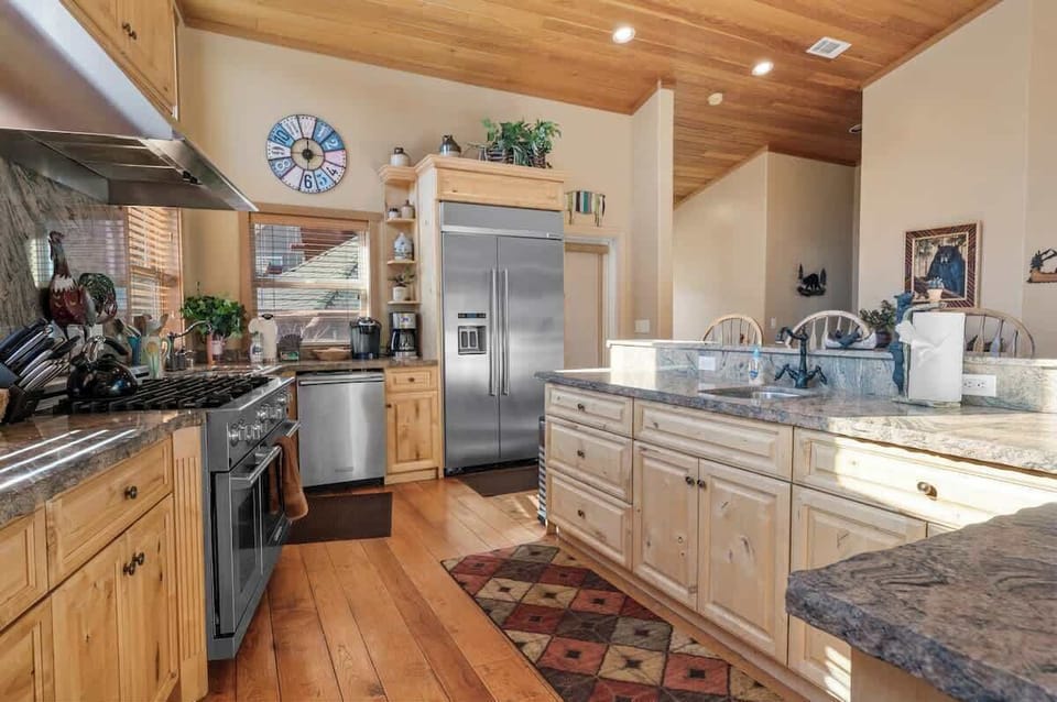 Full sized appliances. Double gas stove with 6 burners. 